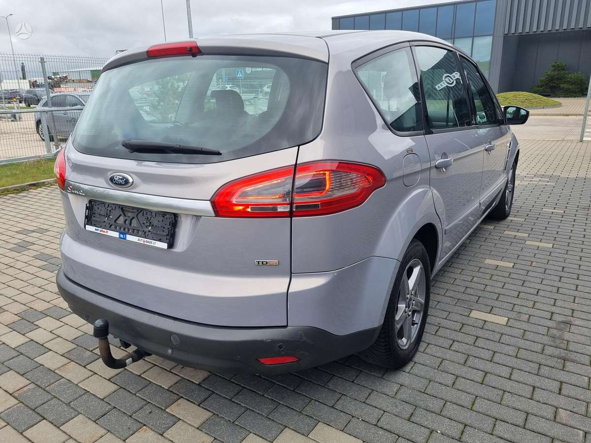 Ford S-MAX 2010 — photo 8