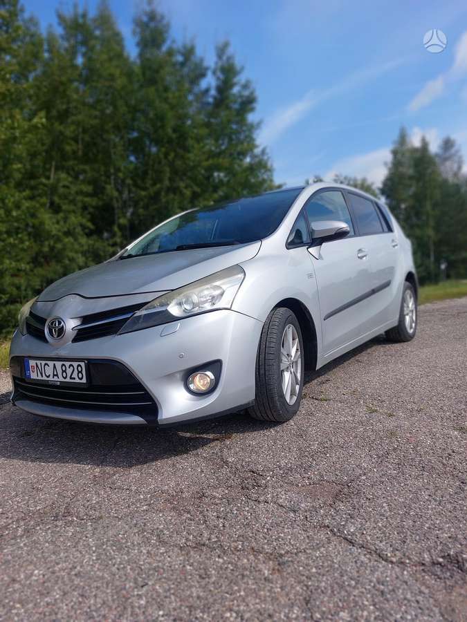 Toyota Verso 2014 — салон