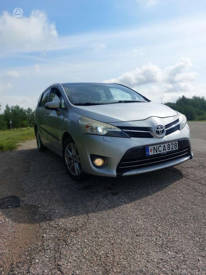 Toyota Verso 2014 — двигун 2000 cm³, 126 HP (93kW)