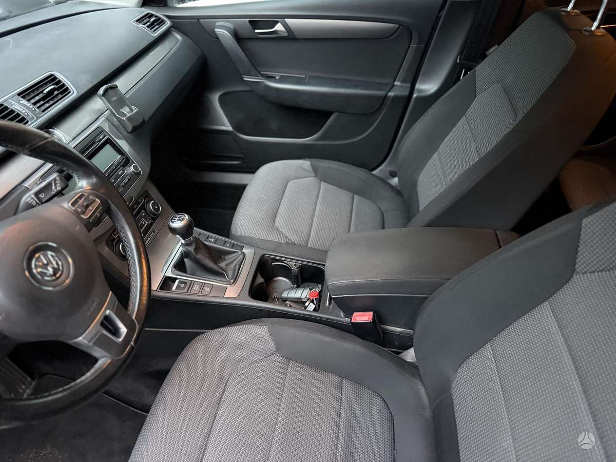 Volkswagen Passat 2011 — photo 6