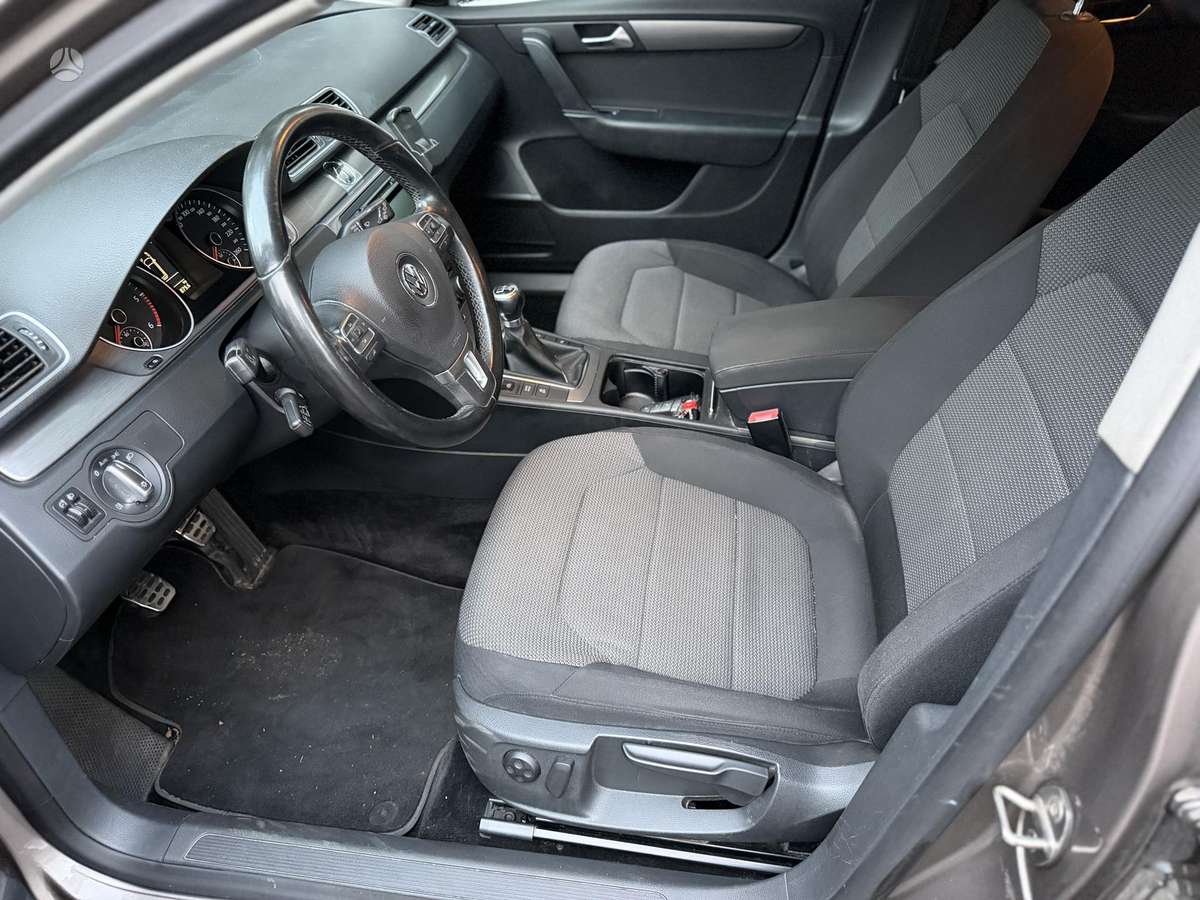 Volkswagen Passat 2011 — photo 7