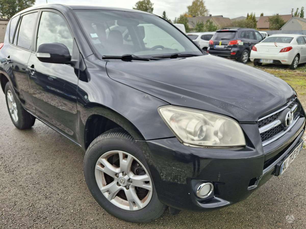 Toyota RAV4 2010 — фото 10