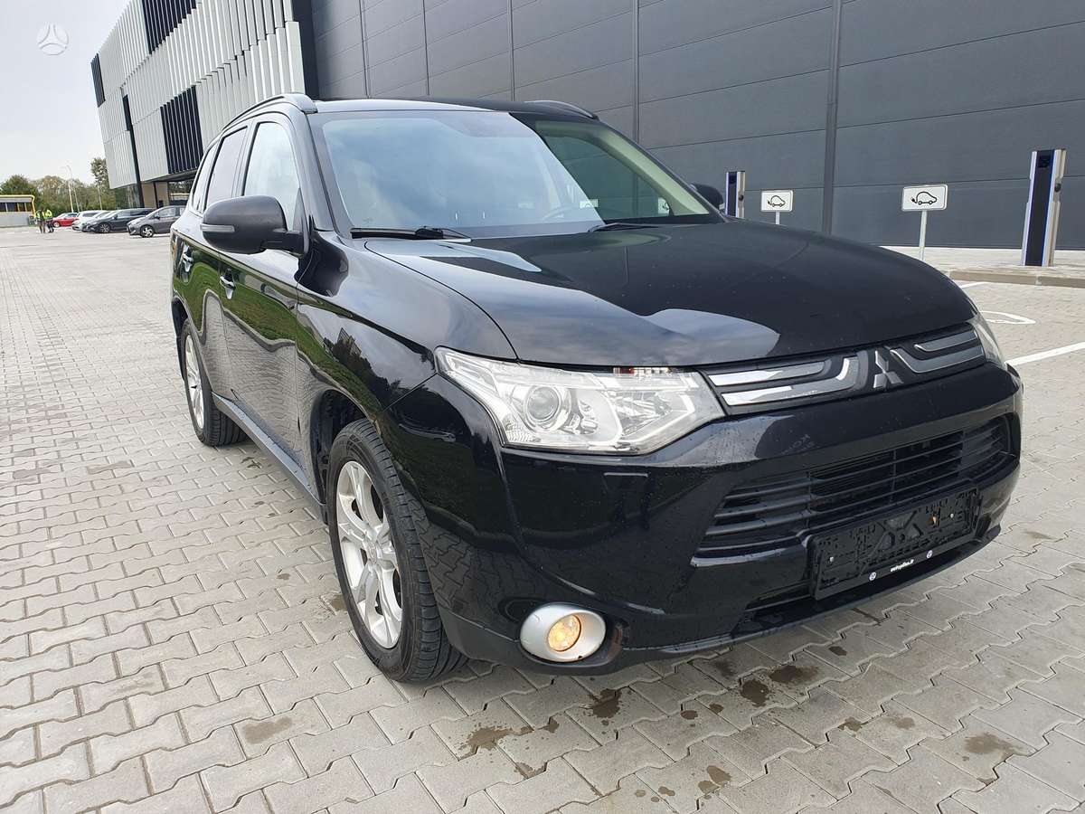Mitsubishi Outlander 2013 — салон