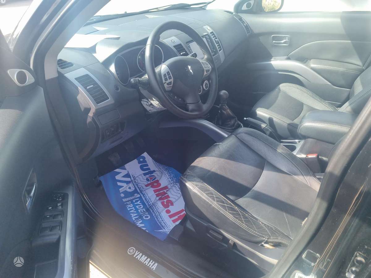 Peugeot 4007 2009 — photo 9