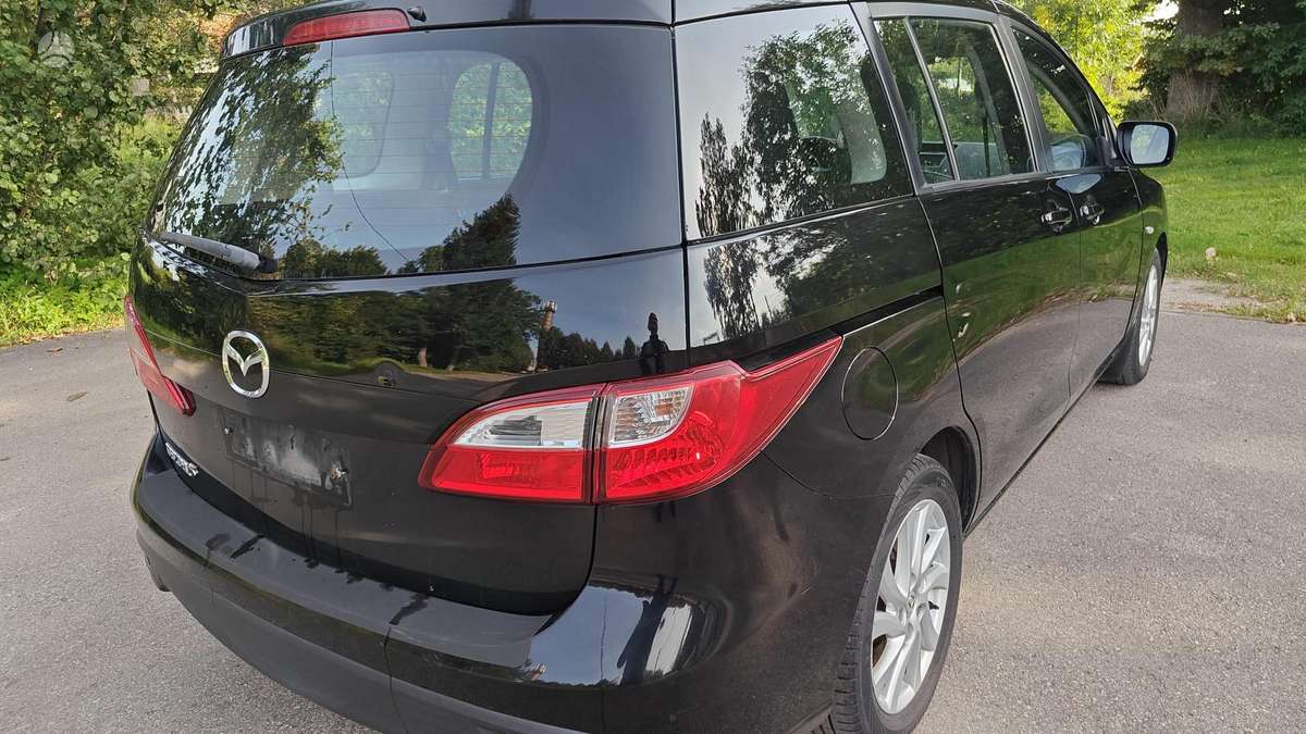 Mazda 5 2011 — салон