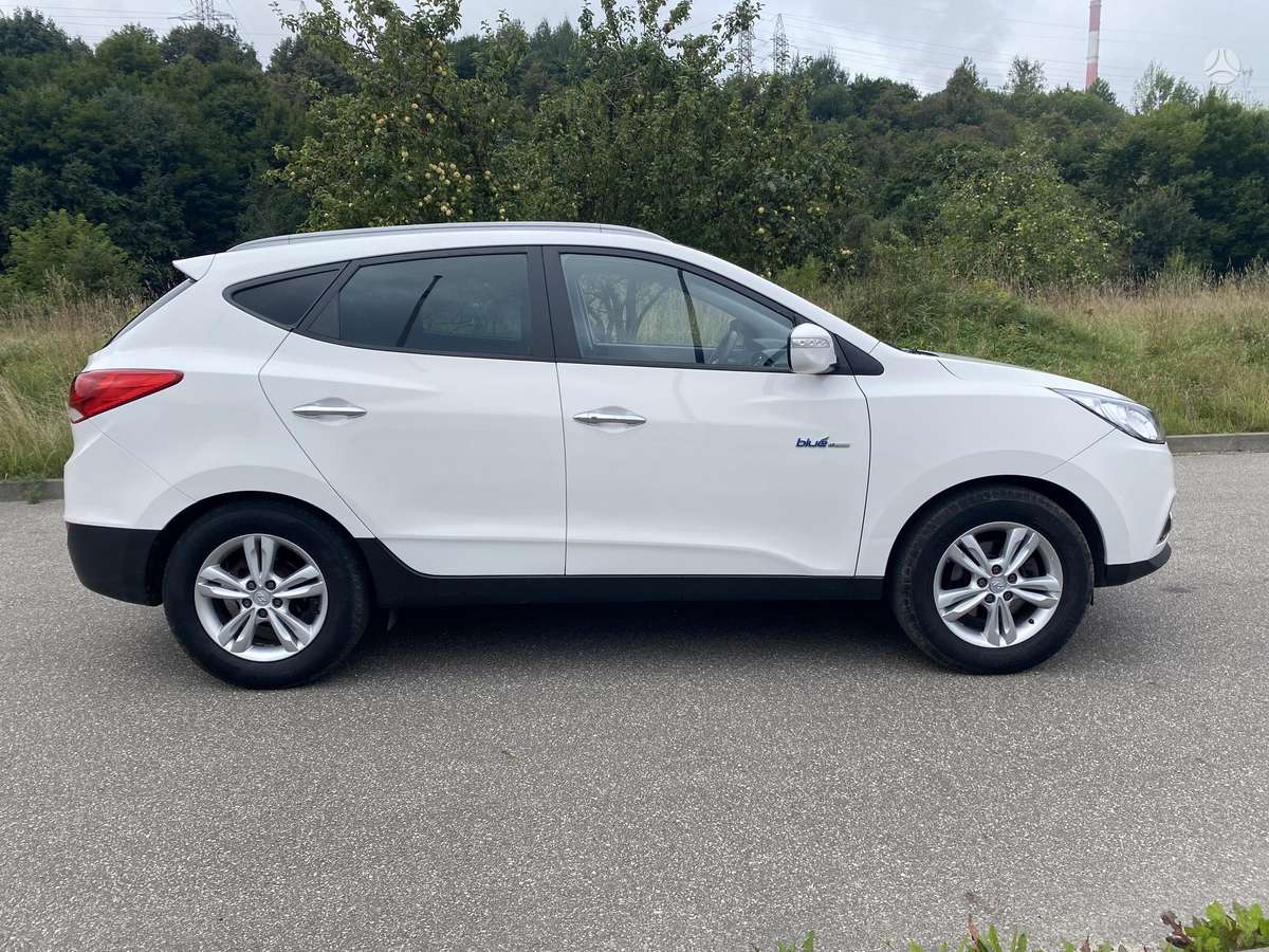 Hyundai ix35 2012 — двигун 1591 cm³, 135 HP (99kW)