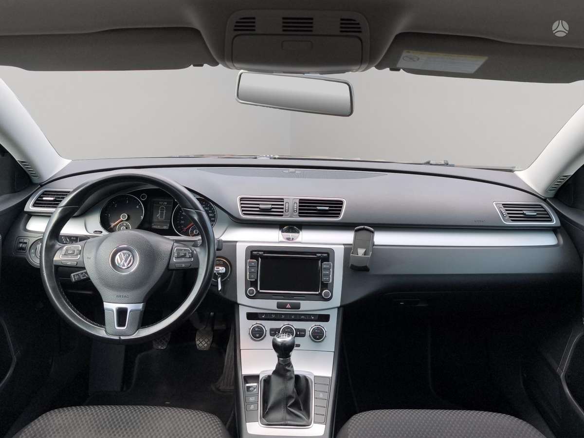 Volkswagen Passat 2012 — photo 11