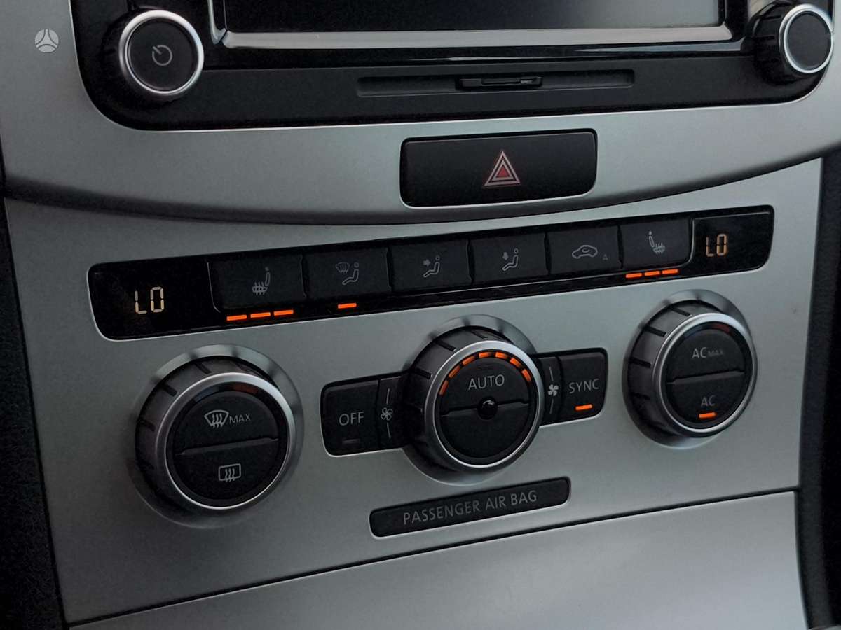 Volkswagen Passat 2012 — photo 16