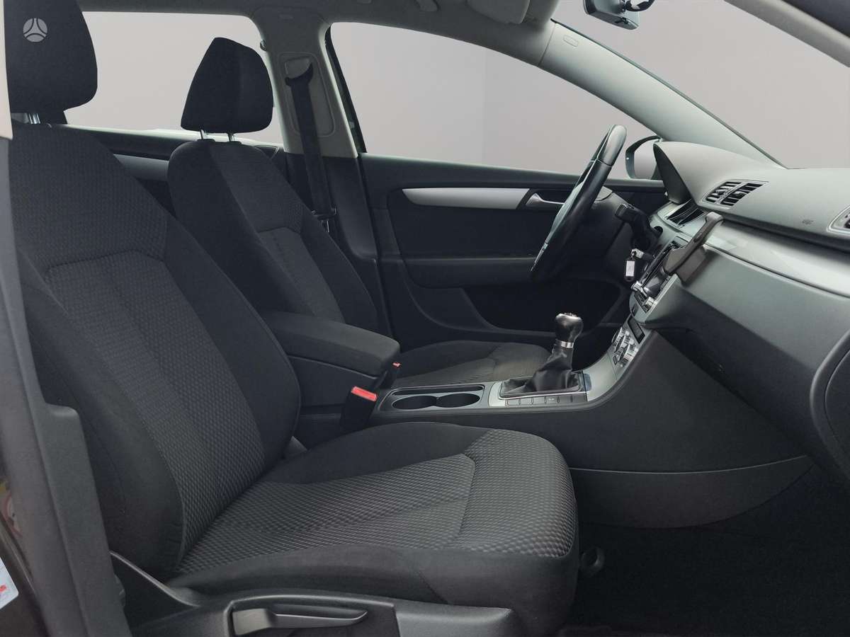 Volkswagen Passat 2012 — photo 8