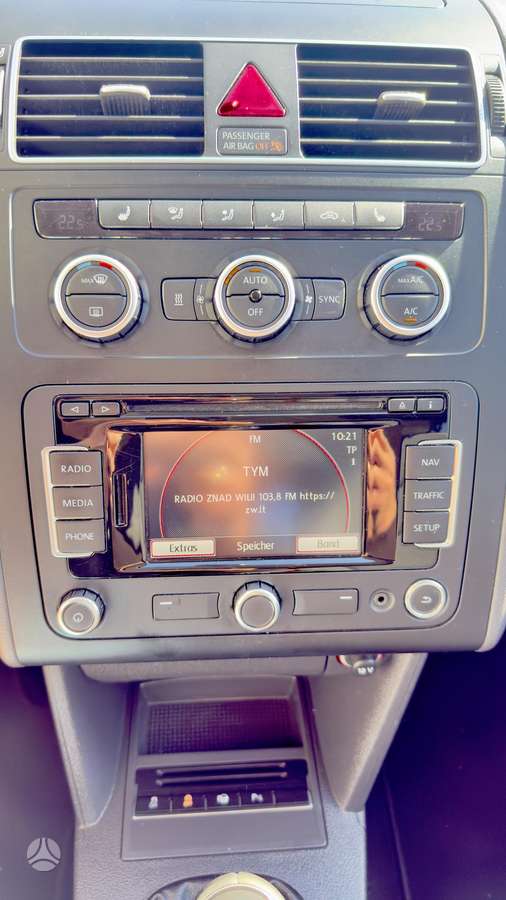 Volkswagen Touran 2013 — photo 14