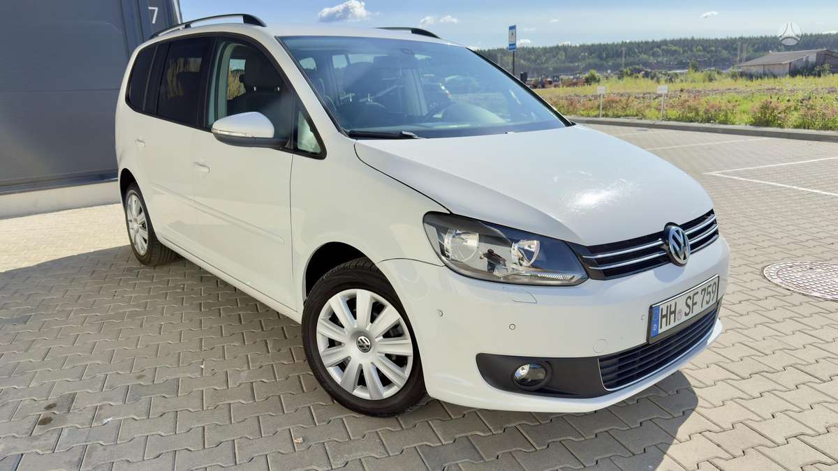 Volkswagen Touran 2013 — rear view