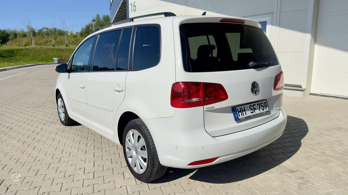 Volkswagen Touran 2013 — interior