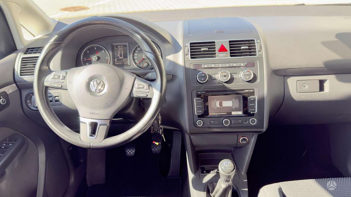 Volkswagen Touran 2013 — photo 6