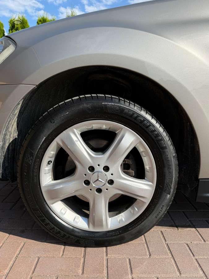 Mercedes-Benz ML320 2006 — photo 21