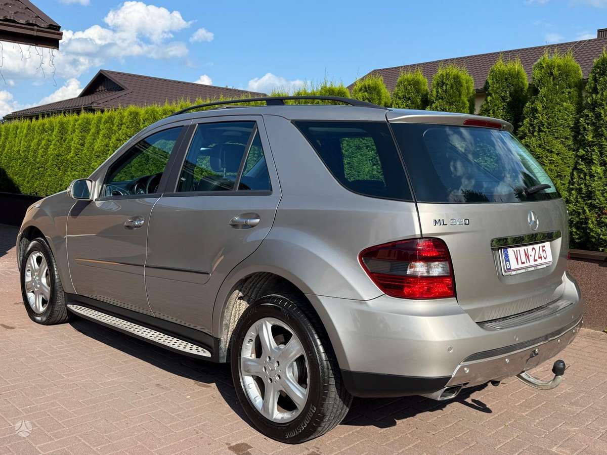 Mercedes-Benz ML320 2006 — interior