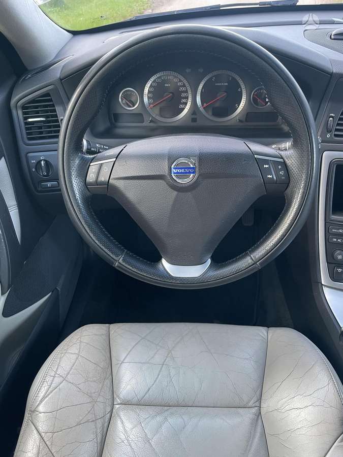 Volvo V70 2007 — photo 18