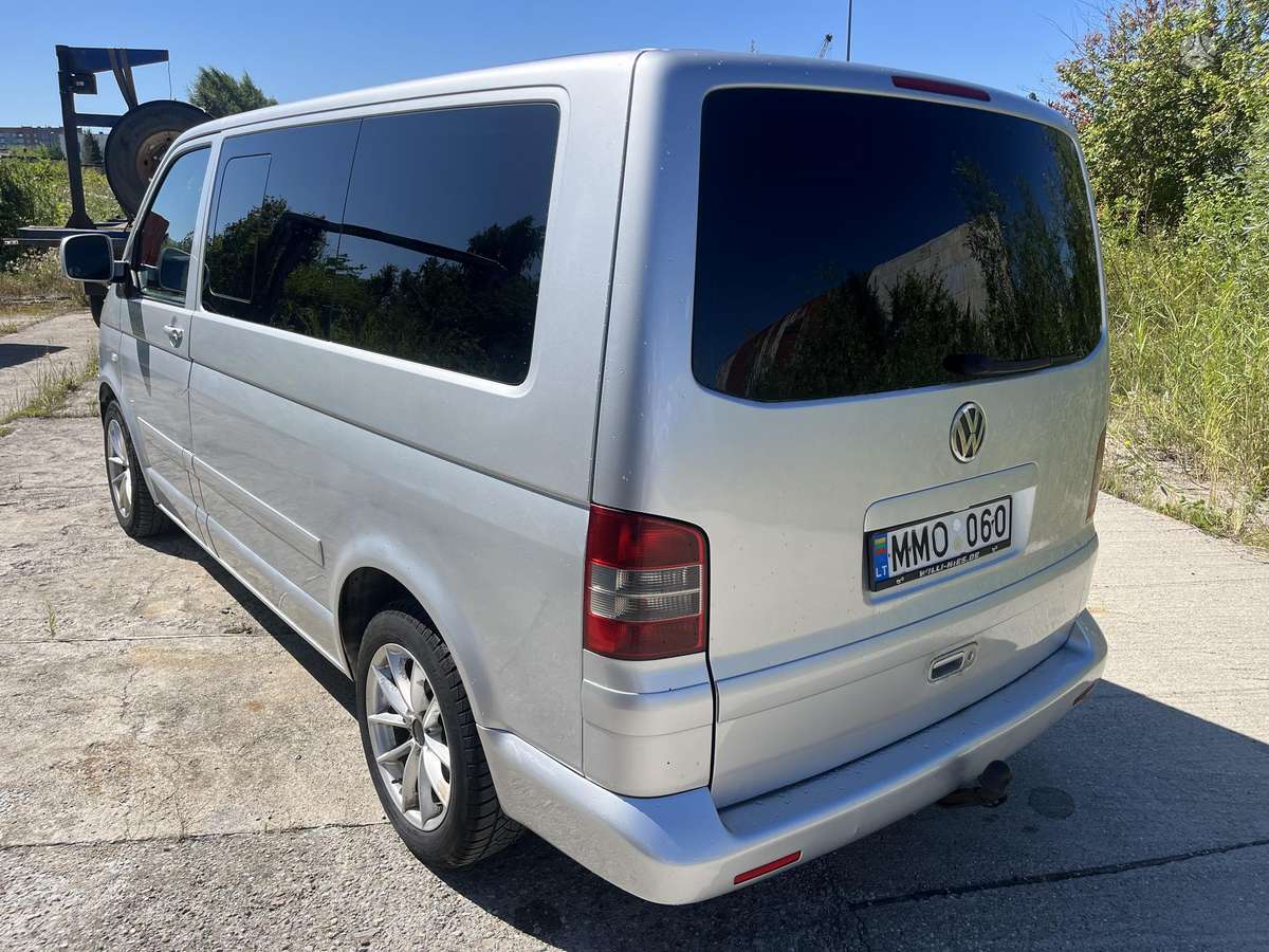 Volkswagen Multivan 2004 — rear view