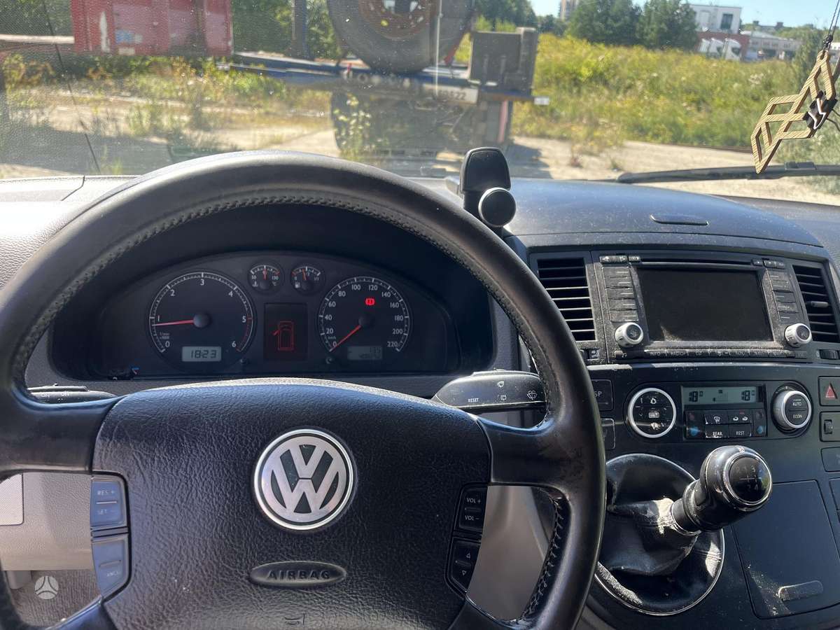Volkswagen Multivan 2004 — photo 9