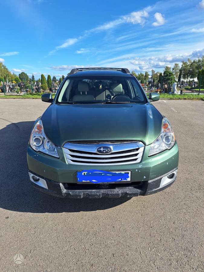 Subaru Outback 2011 — rear view
