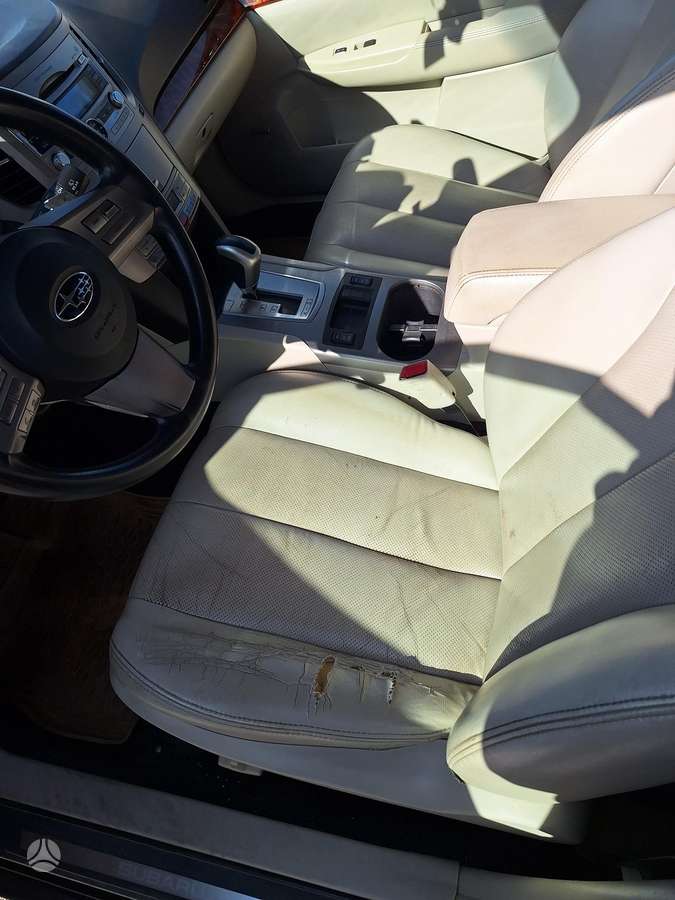 Subaru Outback 2011 — photo 9