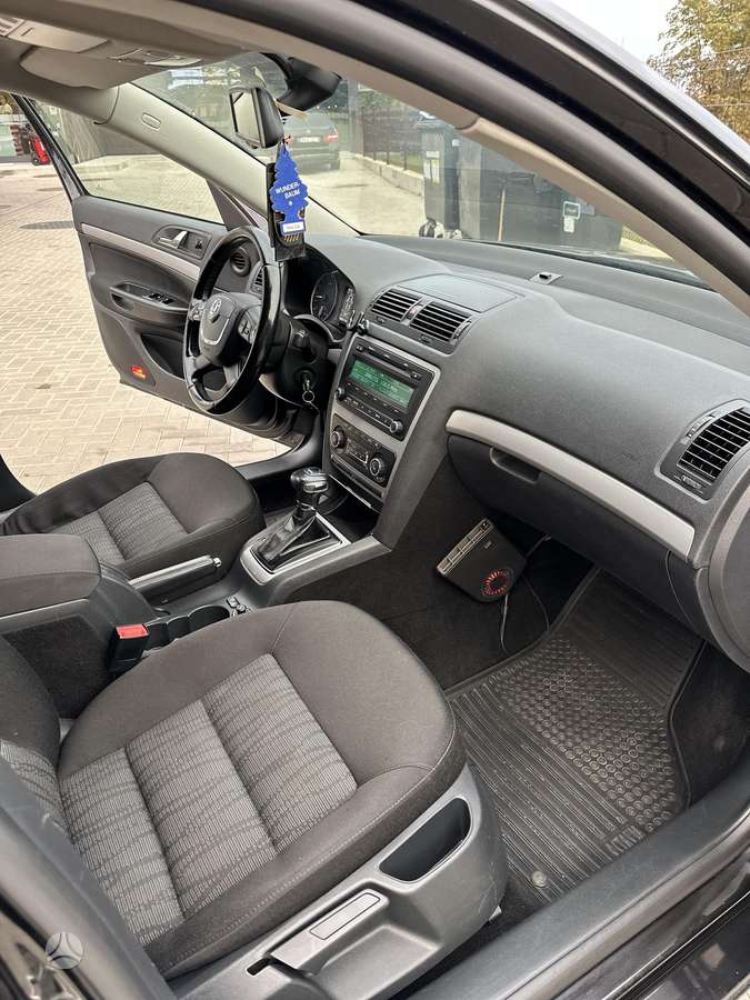 Skoda Octavia 2011 — photo 11