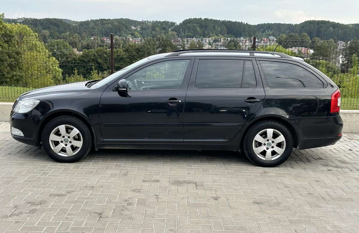 Skoda Octavia 2011 — engine 1600 cm³, 105 HP (77kW)