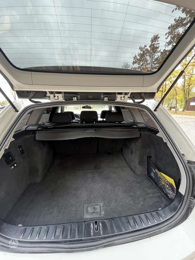 BMW 318 2011 — photo 10