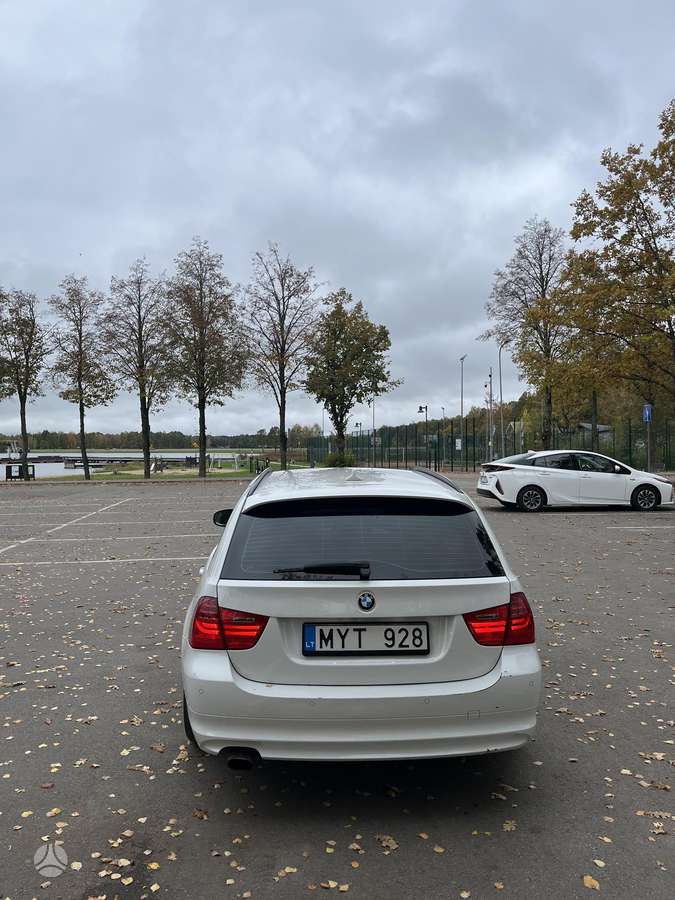 BMW 318 2011 — engine 1995 cm³, 143 HP (105kW)