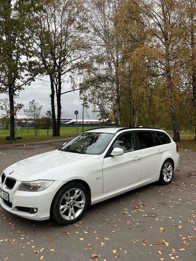 BMW 318 2011 — photo 6