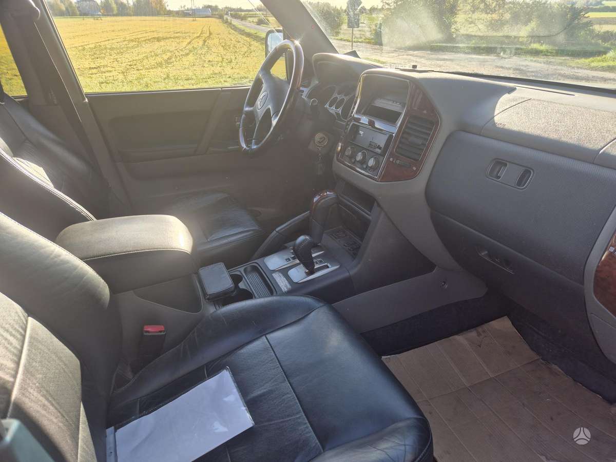 Mitsubishi Pajero 2004 — photo 12