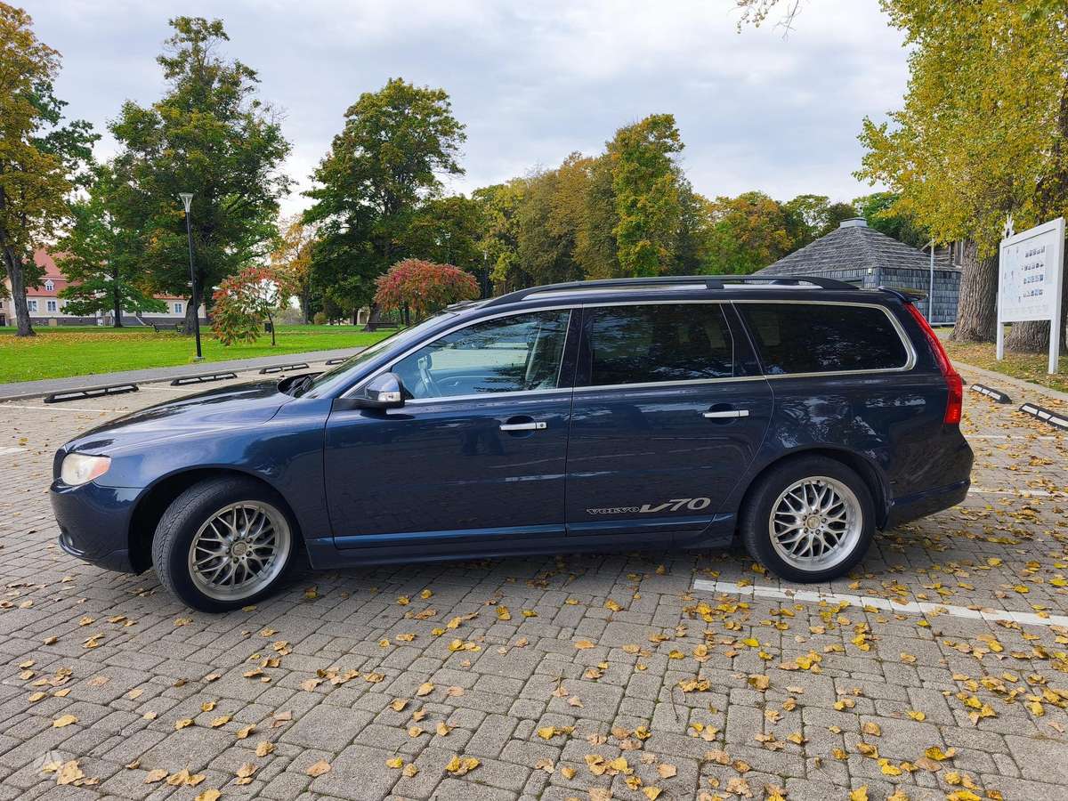 Volvo V70 2009 — photo 11