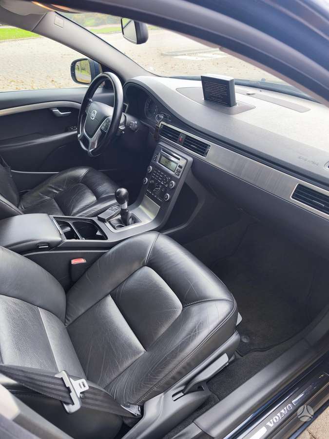 Volvo V70 2009 — photo 14
