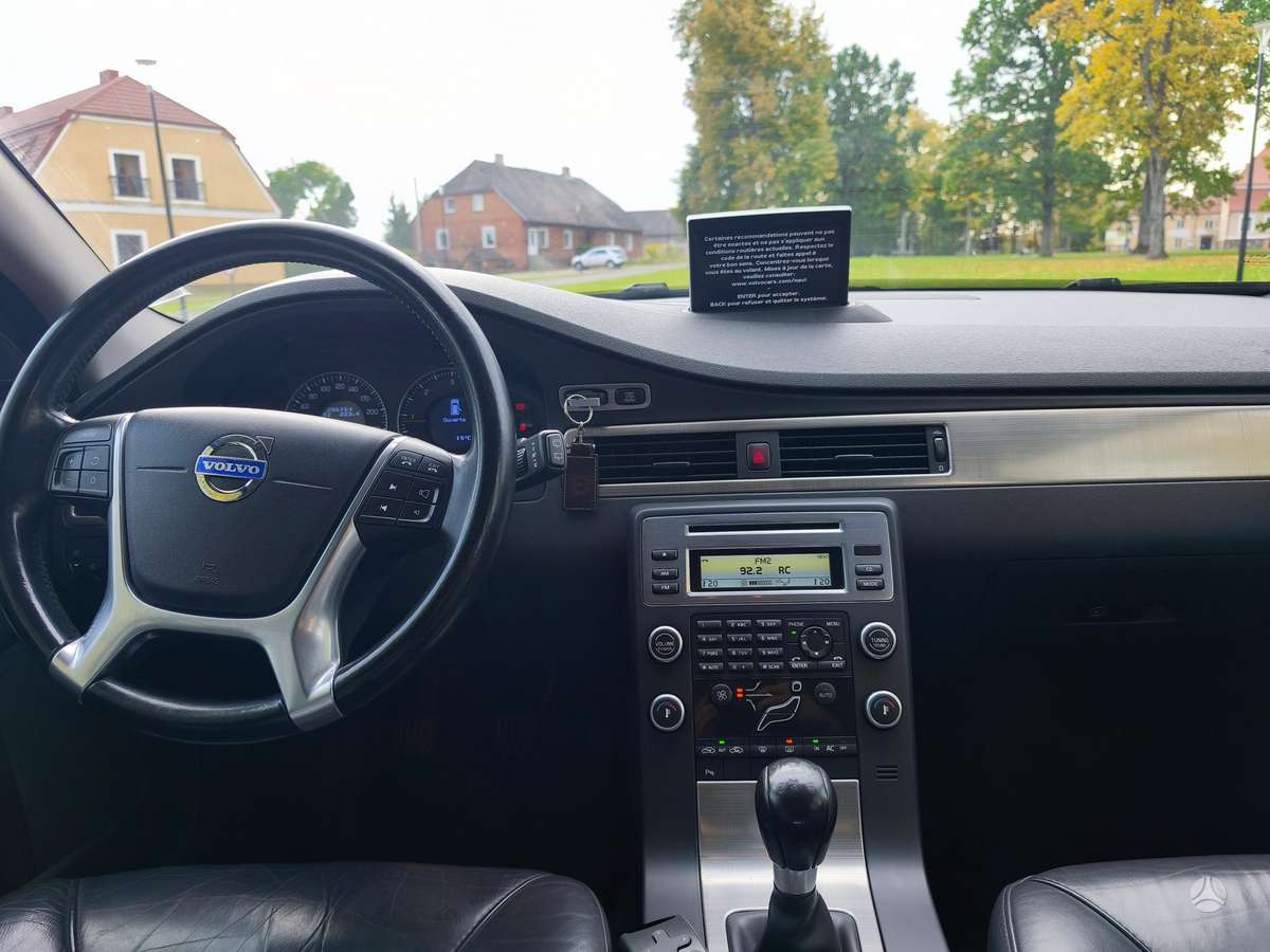 Volvo V70 2009 — photo 17