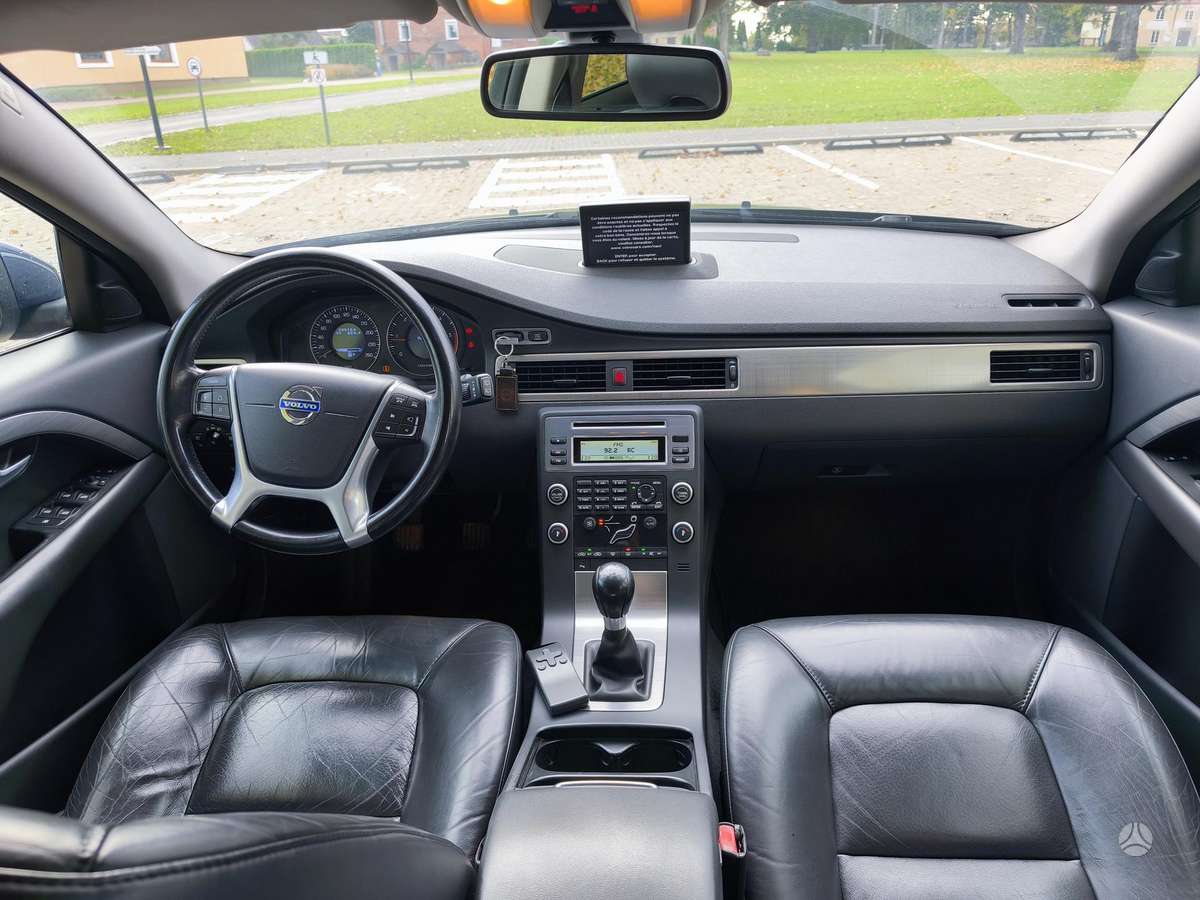 Volvo V70 2009 — photo 18