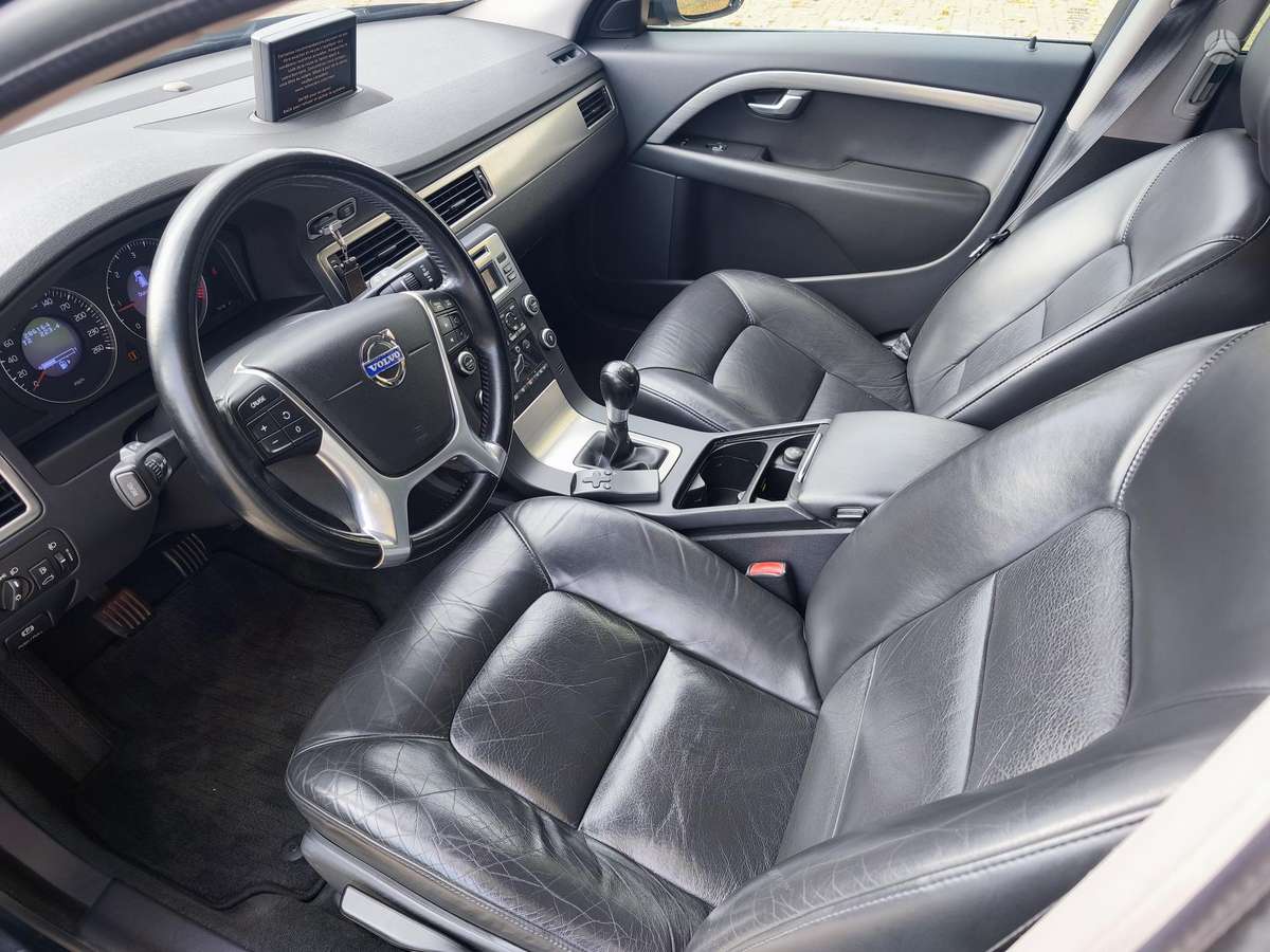 Volvo V70 2009 — photo 19