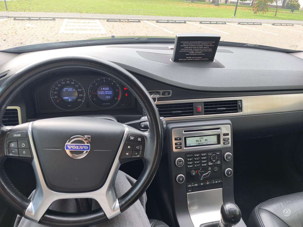 Volvo V70 2009 — photo 23