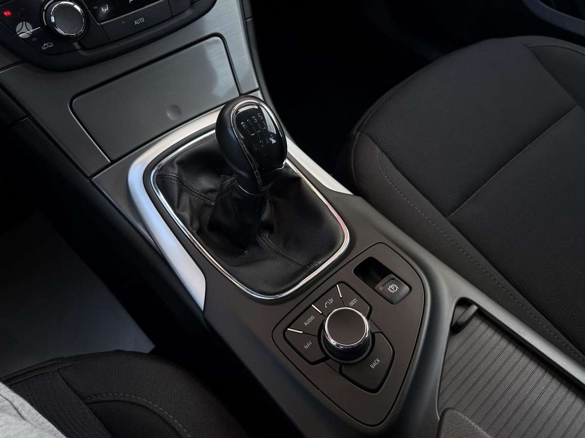 Opel Insignia 2009 — photo 12