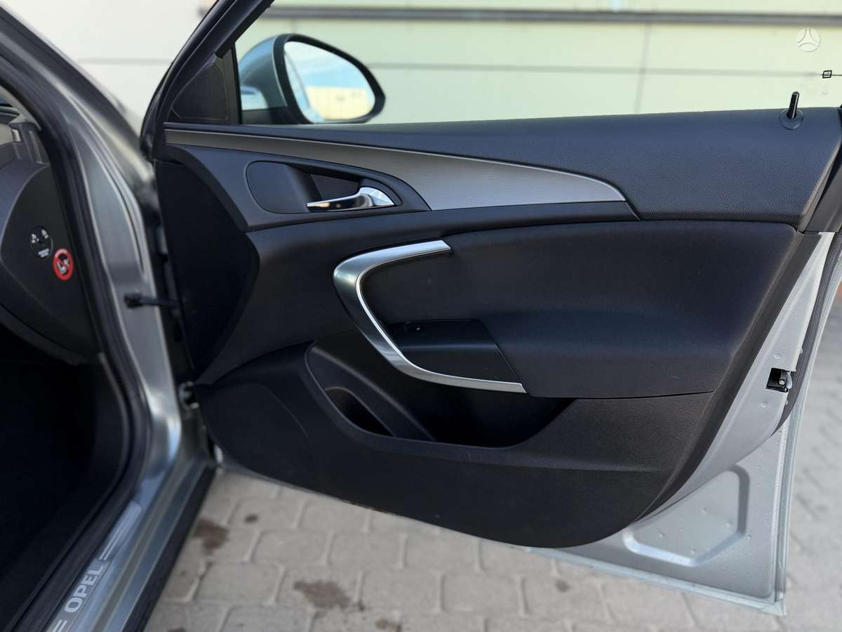 Opel Insignia 2009 — photo 19
