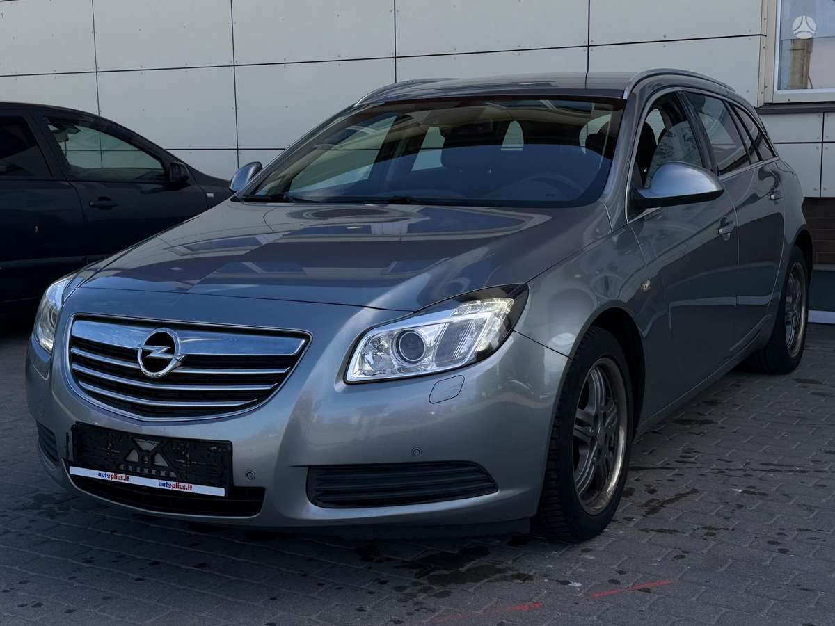 Opel Insignia 2009 — rear view