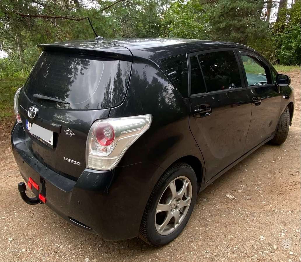 Toyota Verso 2010 — engine 1998 cm³, 126 HP (93kW)
