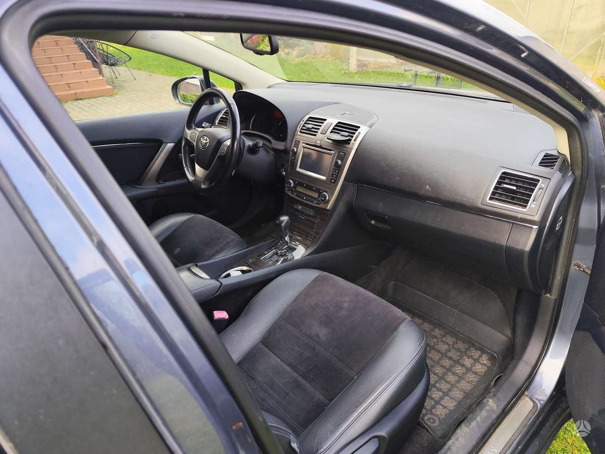 Toyota Avensis 2012 — photo 7