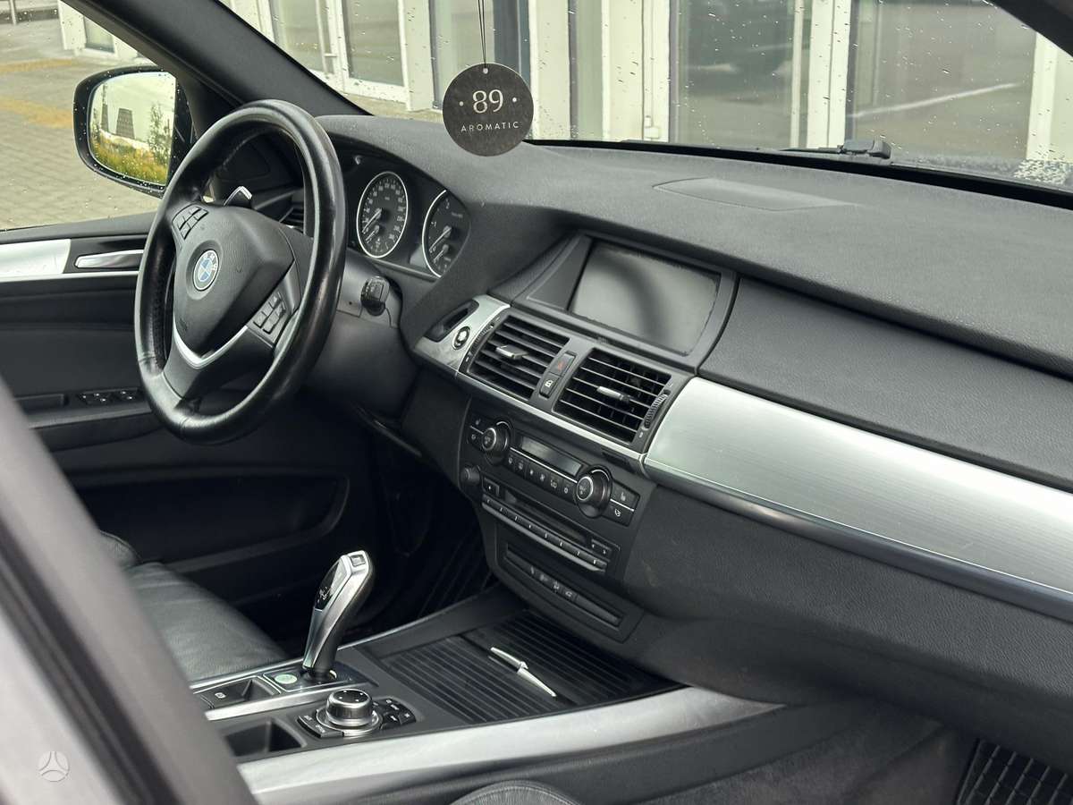 BMW X5 2011 — фото 12