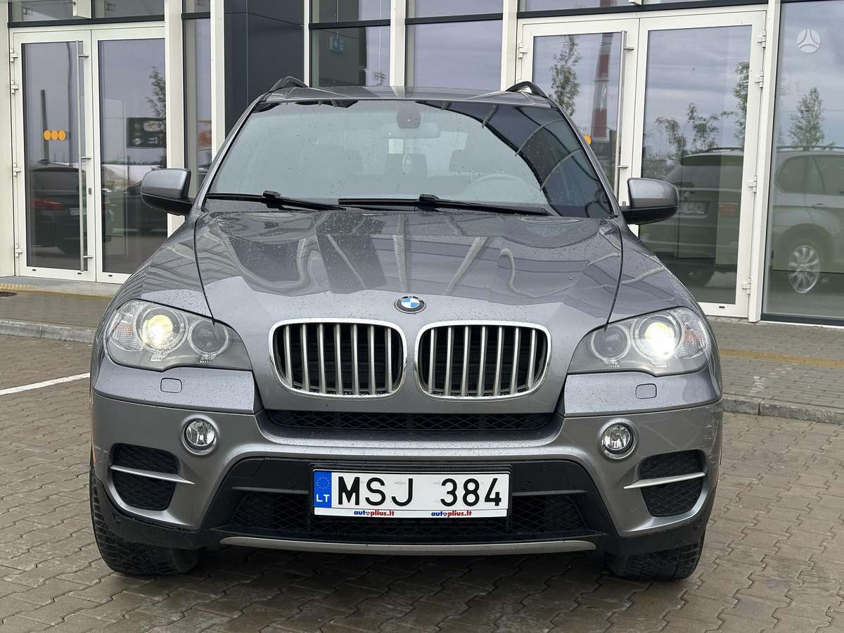 BMW X5 2011 — вигляд ззаду