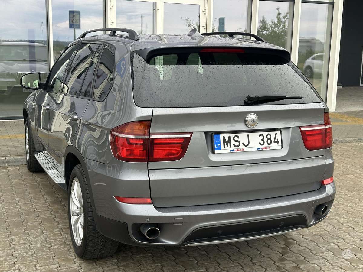 BMW X5 2011 — двигун 2993 cm³, 306 HP (225kW)
