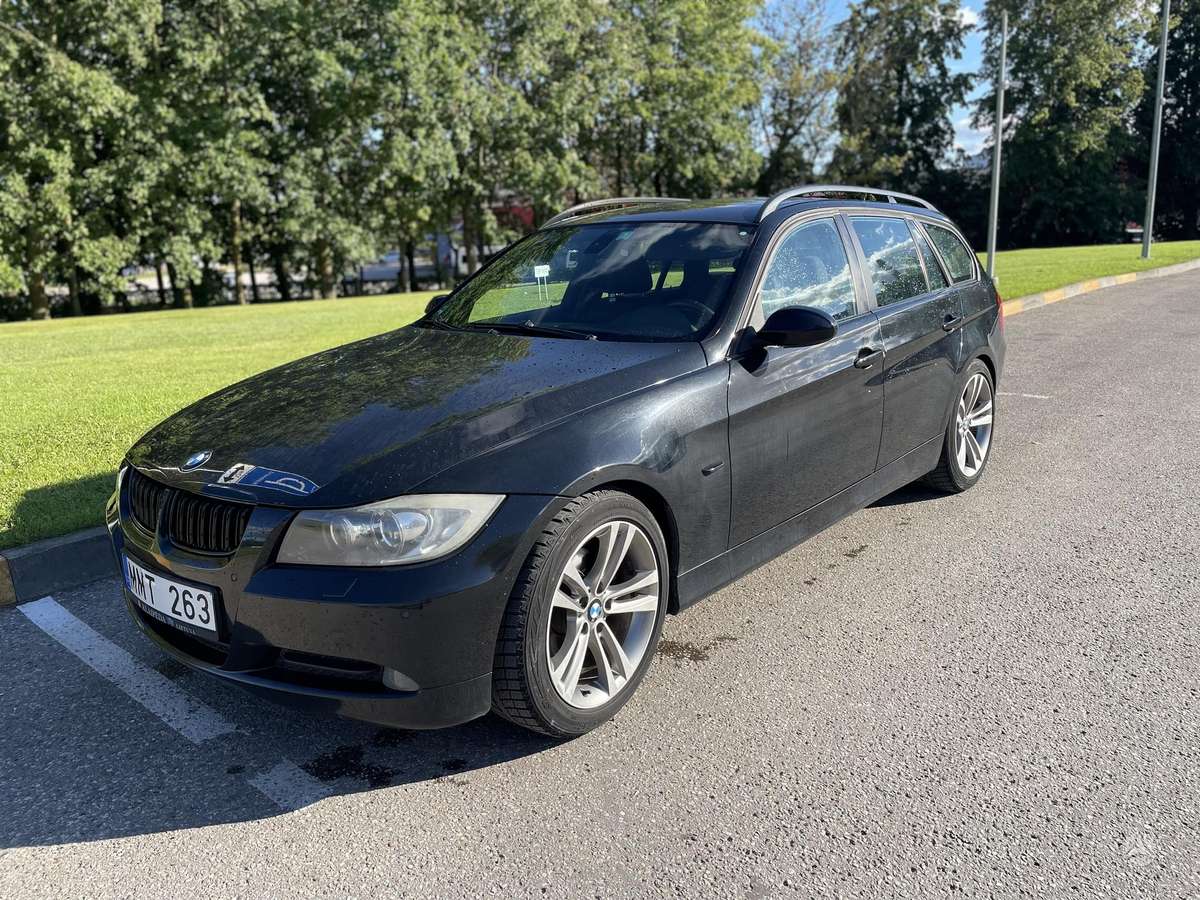 BMW 318, 2008