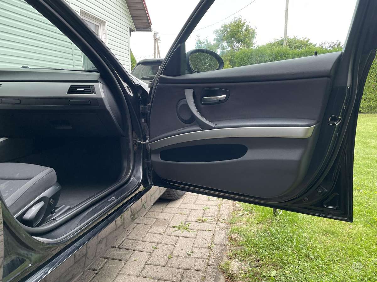 BMW 318 2008 — photo 11