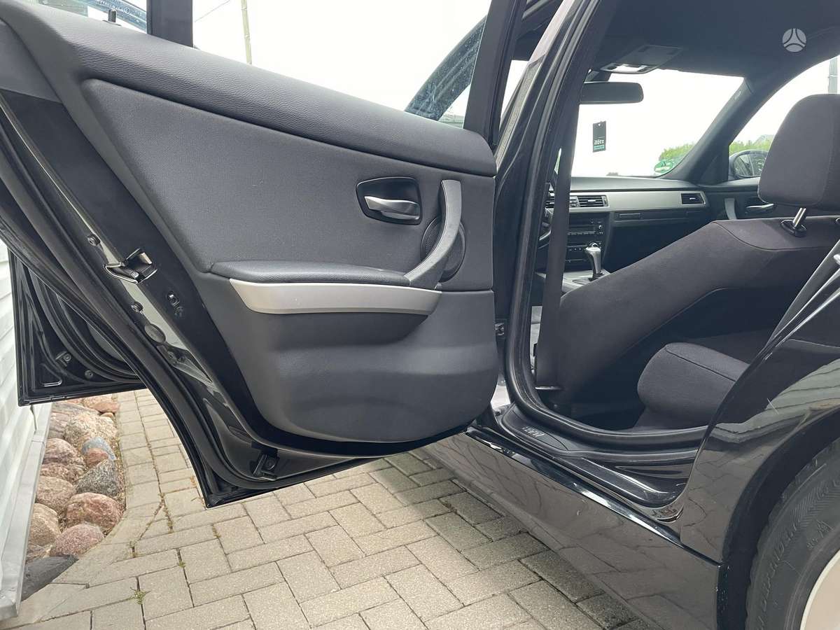 BMW 318 2008 — photo 12