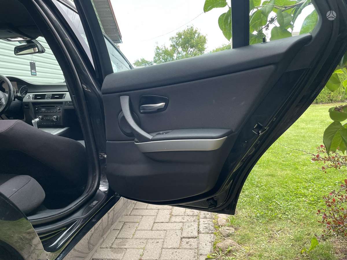 BMW 318 2008 — photo 14