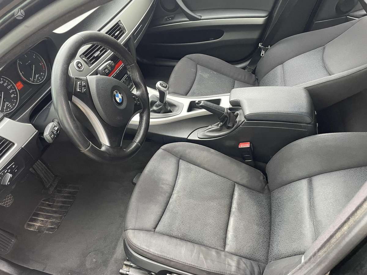 BMW 318 2008 — photo 9