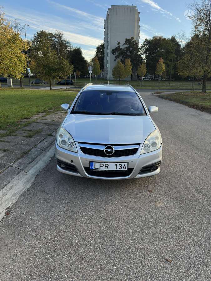 Opel Vectra 2006 — rear view